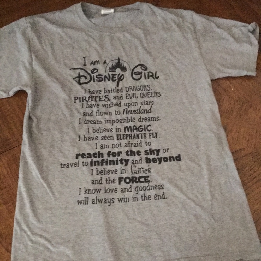 Grey t shirt